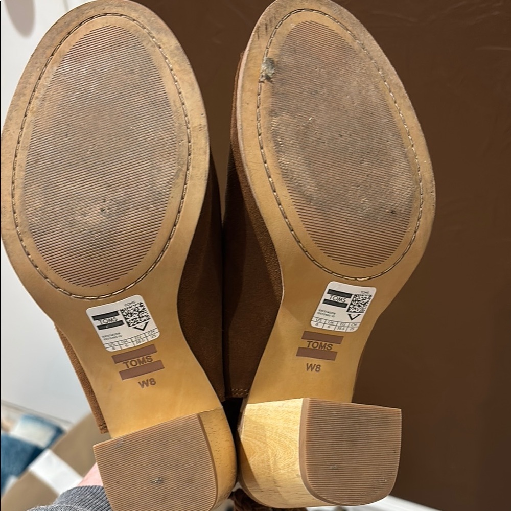 Brown Ruffle Open-Toe Women's Shoes - Picture 4 of 4